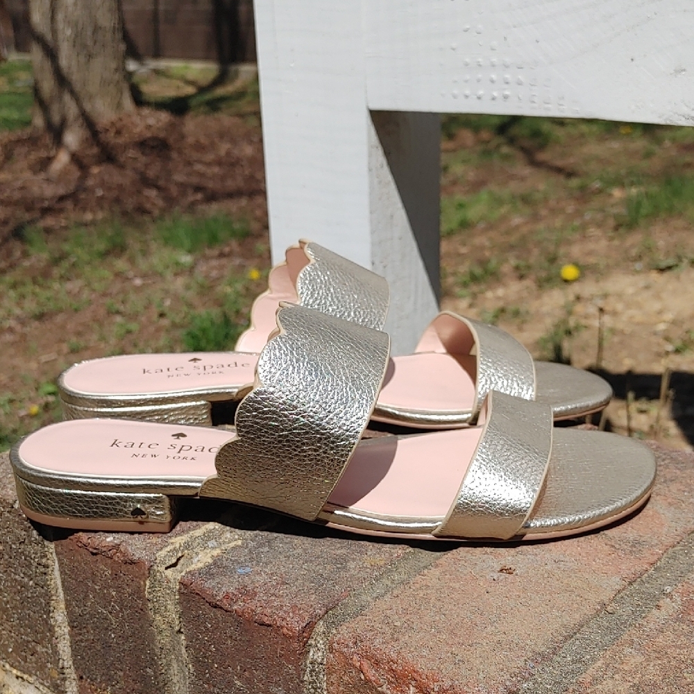 Kate Spade Gold Metallic Scallop Fetty Sandals Size 7 (2324)